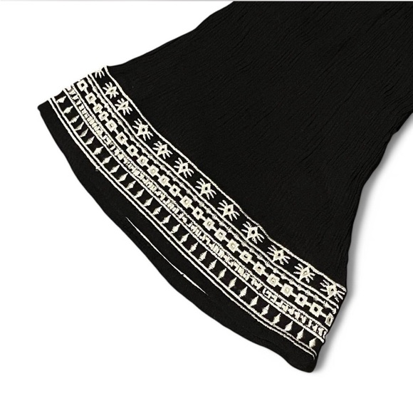 Forever 21 Embroidered Black Jumper! - Picture 4 of 6